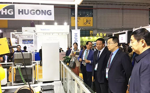 河南省鹤壁市市长莅临币游·国际(中国区)官方网站意大利CEA展位